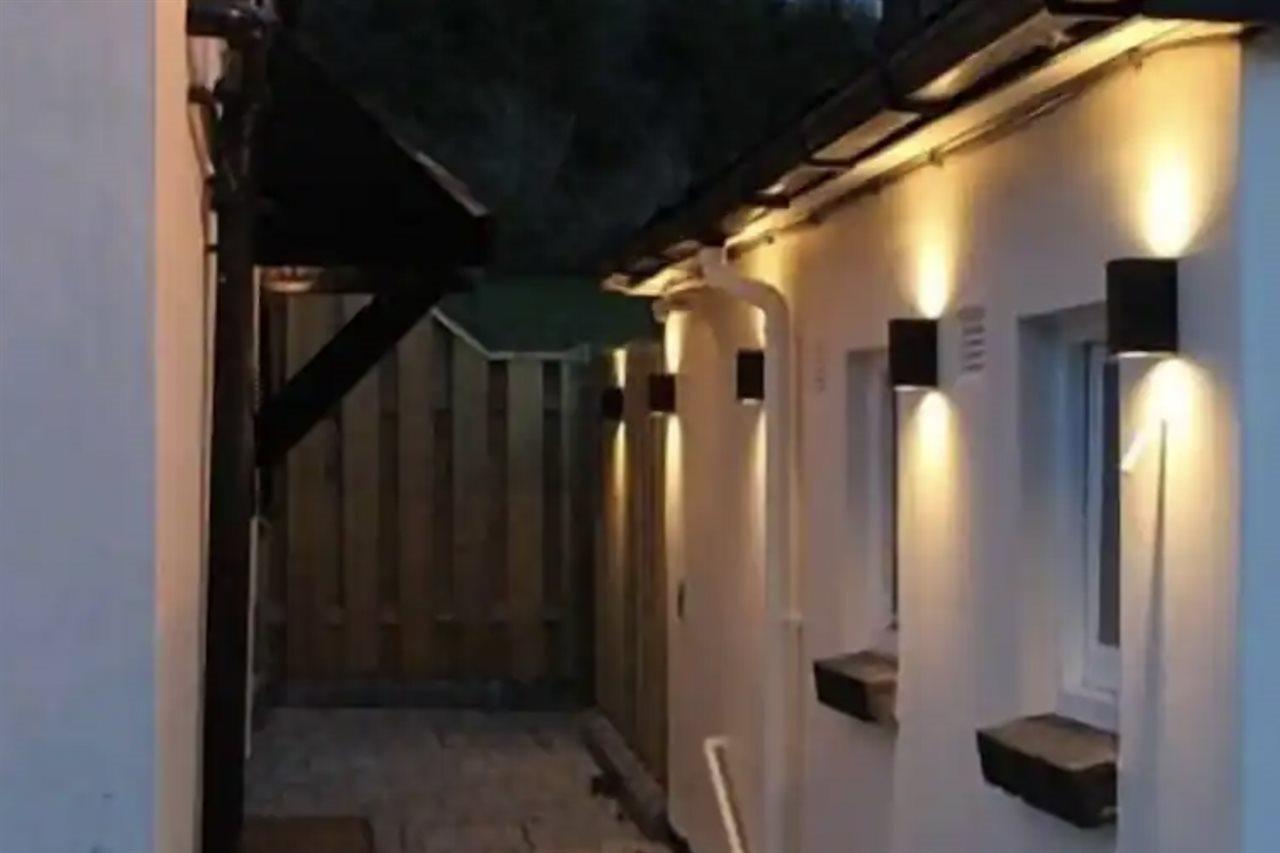 维斯瑞罗格黑兹酒店 Gwernymynydd 外观 照片