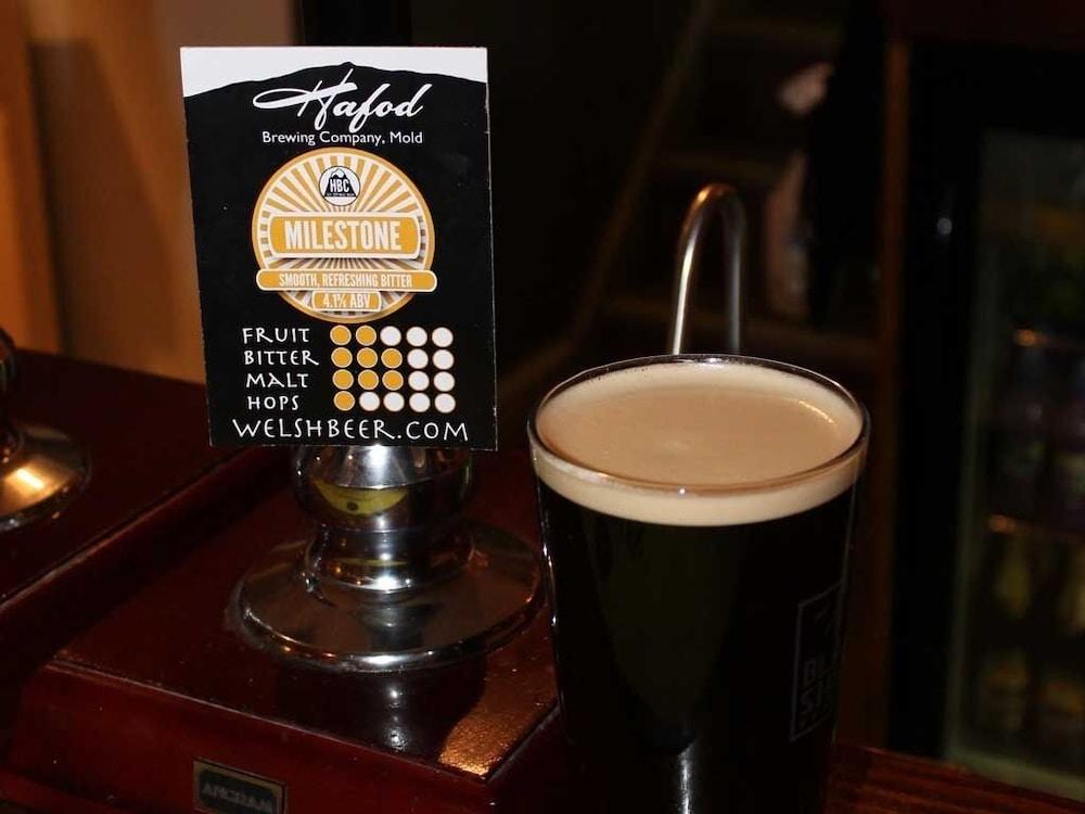 维斯瑞罗格黑兹酒店 Gwernymynydd 外观 照片
